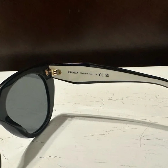 Prada Sunglasses PR 14WS - Picture 5 of 10